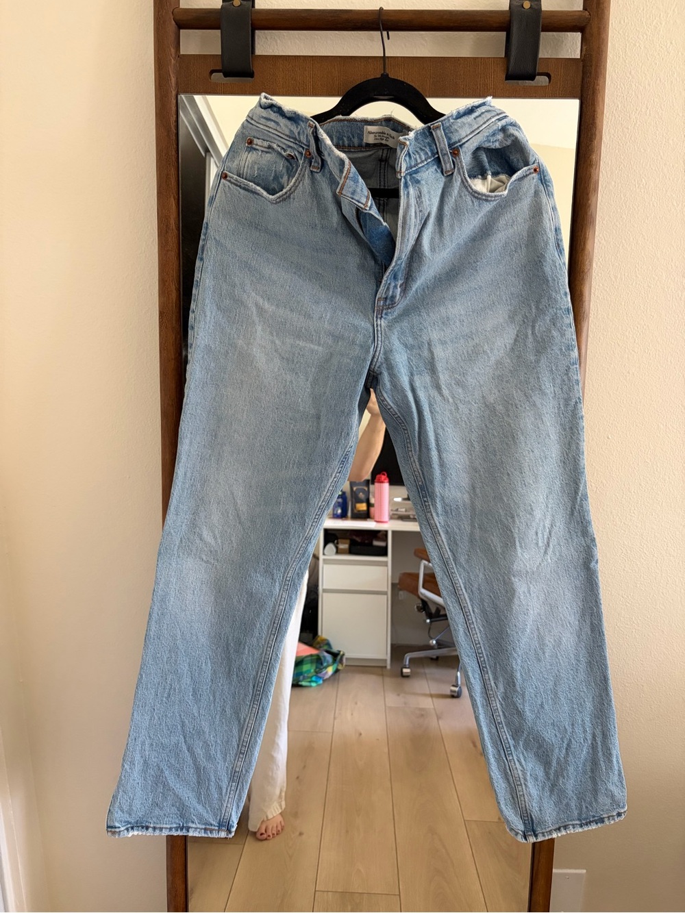 Abercrombie & Fitch 90’s straight ultra high rise with split hem